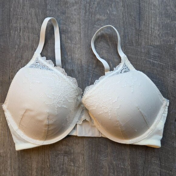 Spanx 34DD Undietectable Lace Bra White Adjustable Straps Hook Closure - Picture 1 of 6